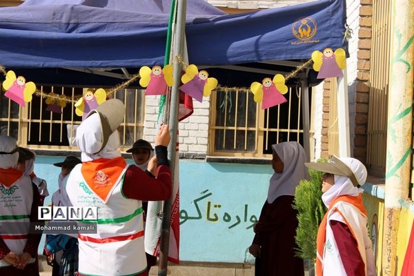 جشن عاطفه‌ها در دبستان حضرت زینب(س) محلات