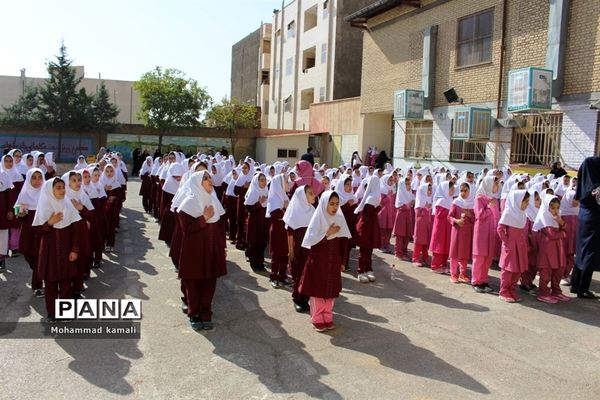 جشن عاطفه‌ها در دبستان حضرت زینب(س) محلات