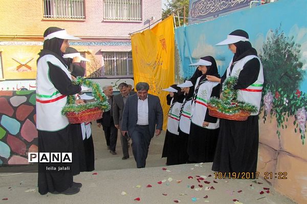 جشن عاطفه‌ها در دبیرستانه دخترانه قرآنی فطرت اراک