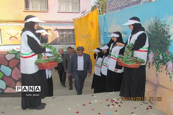 جشن عاطفه‌ها در دبیرستانه دخترانه قرآنی فطرت اراک