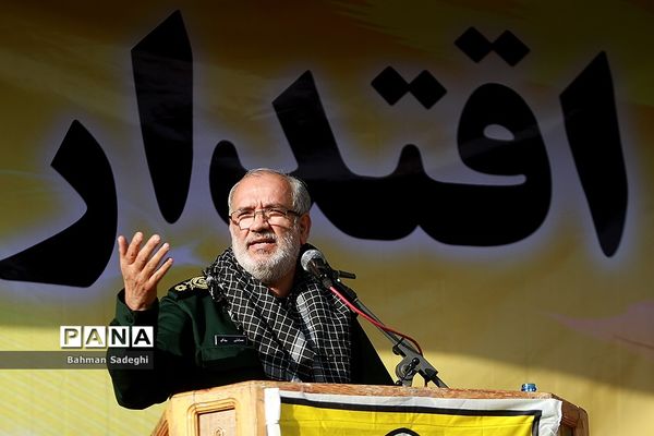 تجمع اقتدار عاشورایی فرماندهان واحدهای پیشگام بسیج دانش آموزی
