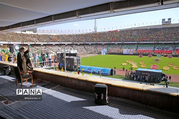 همایش بزرگ اقتدارعاشورایی بسیج و اجتماع باشکوه ده‌ها هزارنفری بسیجیان در ورزشگاه آزادی