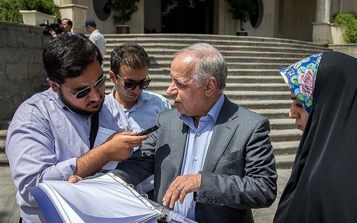 معاون رئیس‌جمهور: دلار به کمتر از ۷هزار تومان می‌رسد