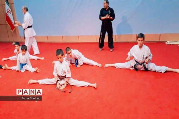 مراسم تجلیل از کاراته کاران آکادمی بهاران در فشافویه