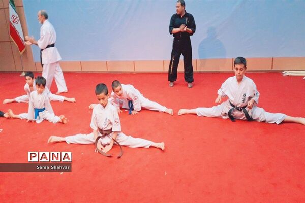 مراسم تجلیل از کاراته کاران آکادمی بهاران در فشافویه