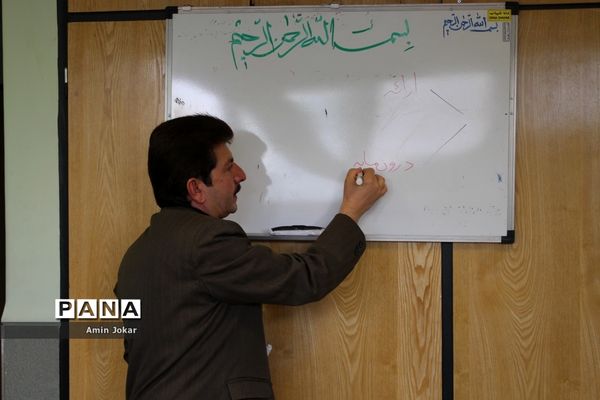 برگزاری کارگاه آموزشی فن سخن‌وری ویژه نمایندگان نهمین دوره مجلس دانش‌آموزی فارس در شیراز