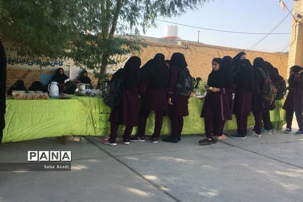 بازارچه خیریه دبیرستان الزهرا گله دار