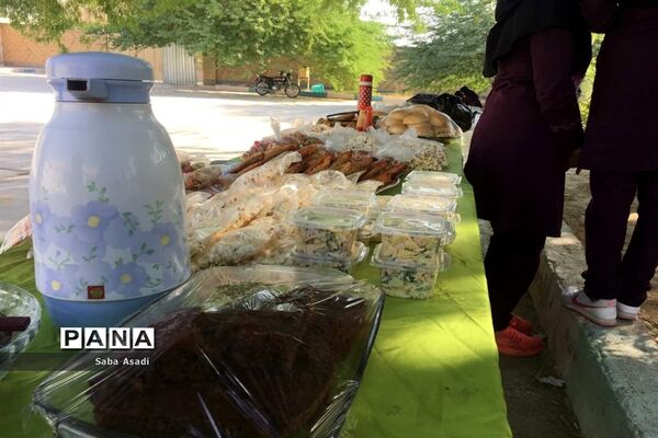 بازارچه خیریه دبیرستان الزهرا گله دار