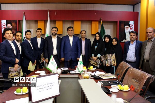 نشست نمایندگان مجلس دانش‌آموزی با مدیر‌کل آموزش و پرورش شهرستان‌های استان تهران