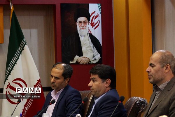 نشست نمایندگان مجلس دانش‌آموزی با مدیر‌کل آموزش و پرورش شهرستان‌های استان تهران