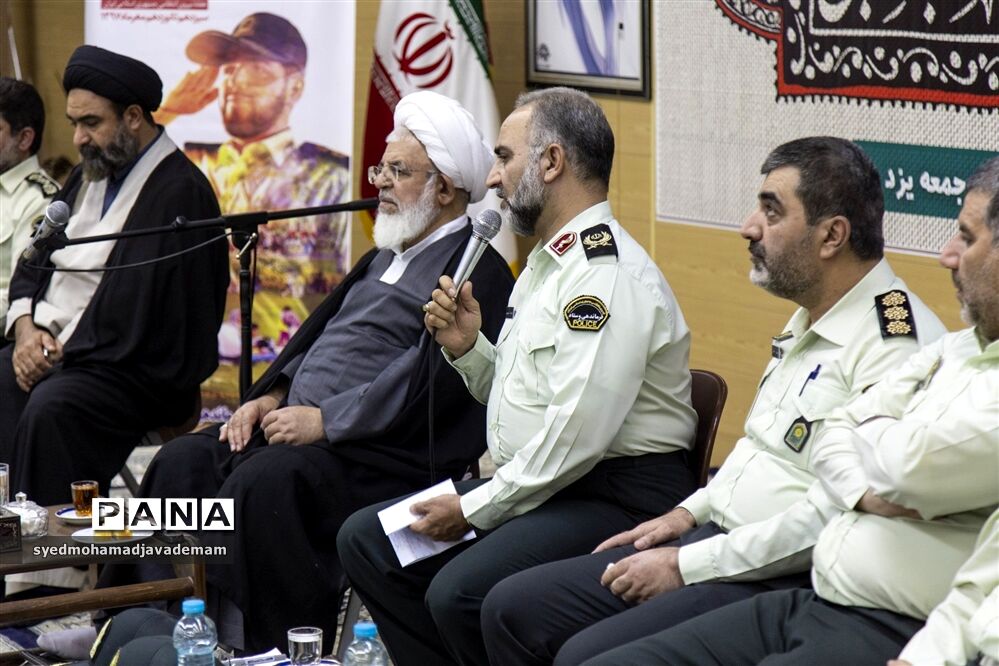 دیدار کارکنان فرماندهی انتظامی استان یزد با آیت الله ناصری‌