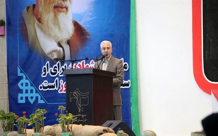 شهدا چراغ راه ما بوده و باید باشند