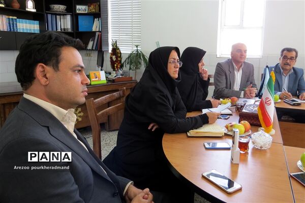 نشست مدیران مدارس استعدادهای درخشان استان یزد با رئیس و کارشناسان سمپاد