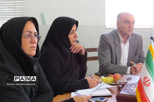 نشست مدیران مدارس استعدادهای درخشان استان یزد با رئیس و کارشناسان سمپاد