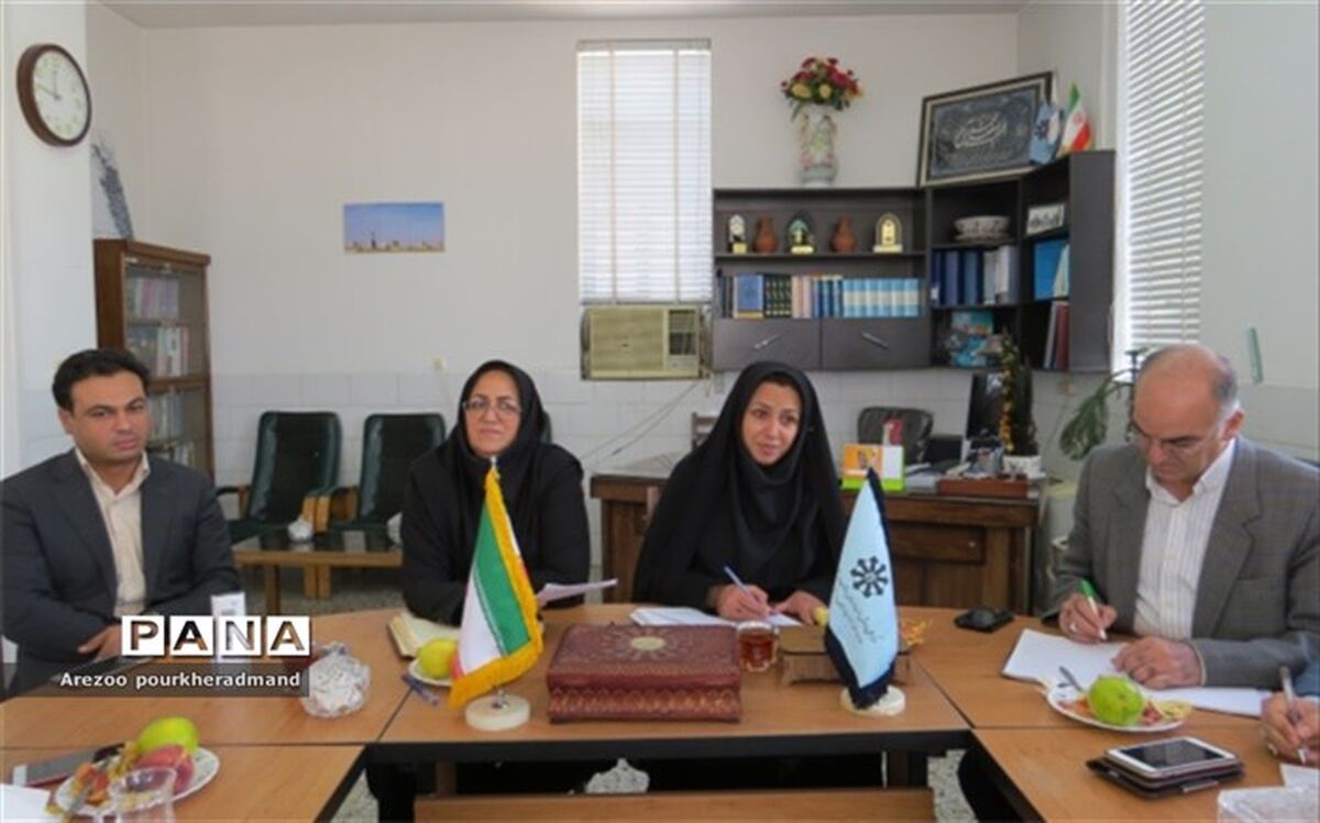 نشست مدیران مدارس استعدادهای درخشان استان یزد با حضور  رئیس  اداره و کارشناسان سمپاد