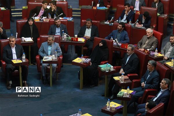 نخستین نشست نهمین دوره مجلس دانش‌آموزی