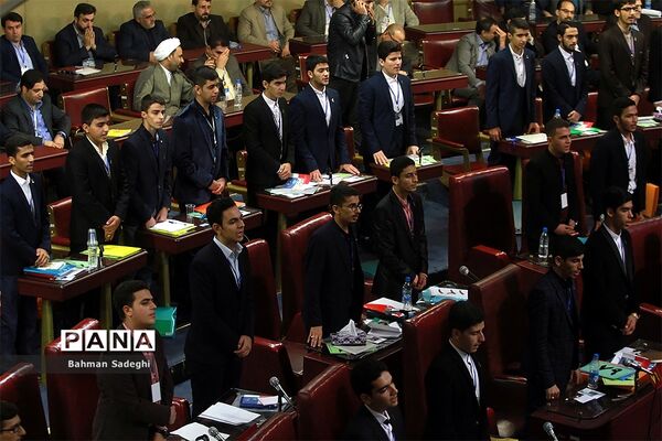 نخستین نشست نهمین دوره مجلس دانش‌آموزی