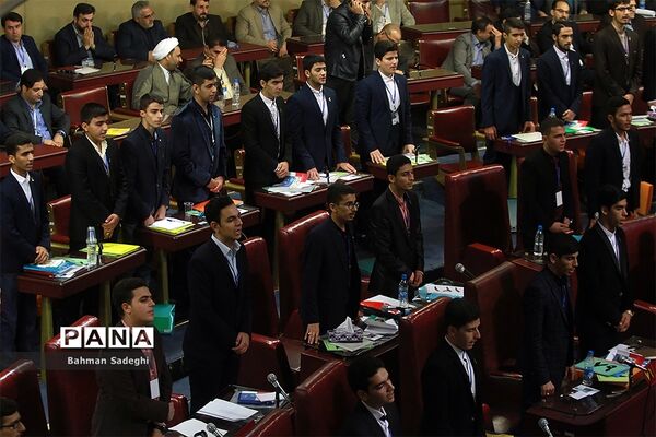 نخستین نشست نهمین دوره مجلس دانش‌آموزی