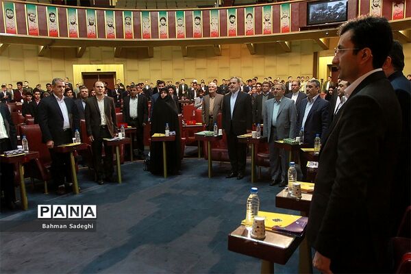 نخستین نشست نهمین دوره مجلس دانش‌آموزی