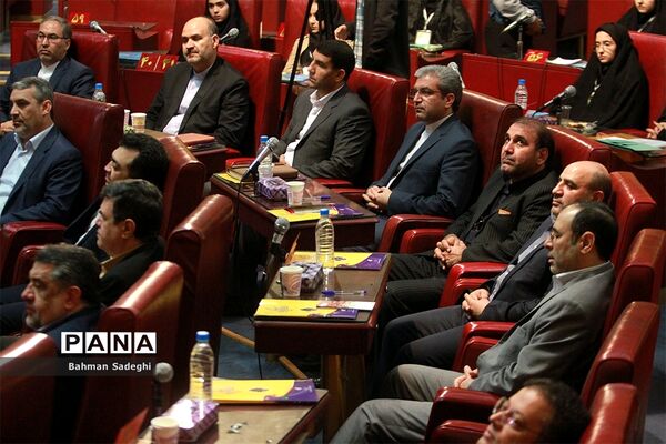 نخستین نشست نهمین دوره مجلس دانش‌آموزی