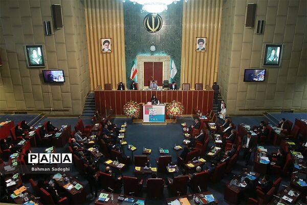 نخستین نشست نهمین دوره مجلس دانش‌آموزی