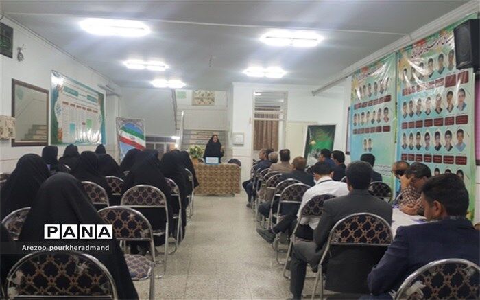 برگزاری کارگروههای مشترک دبیرستانهای استعدادهای درخشان شهید دکتر رمضانخانی و دکتر شاهی