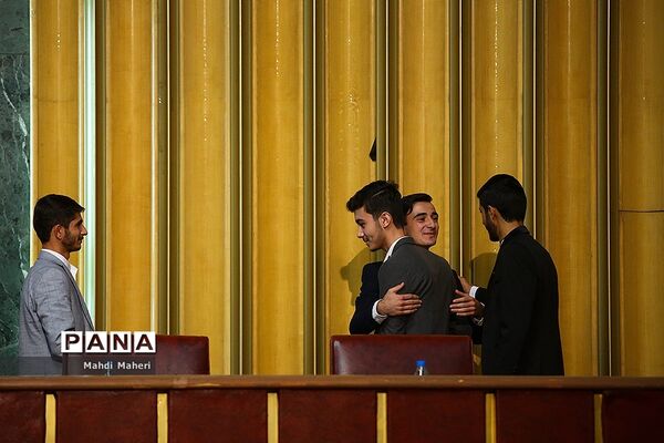 دومین روز از نخستین نشست نهمین دوره مجلس دانش‌آموزی-2