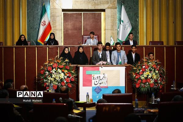 دومین روز از نخستین نشست نهمین دوره مجلس دانش‌آموزی-2