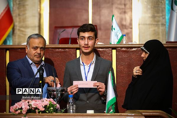 دومین روز از نخستین نشست نهمین دوره مجلس دانش‌آموزی-2