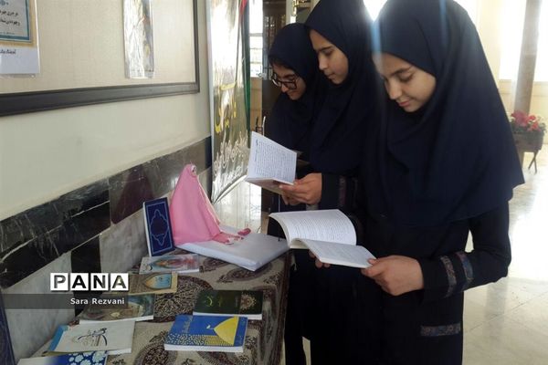 برگزاری نماز جماعت با حضور ائمه جمعه اسلامشهر و احمد آباد مستوفی در واحدهای آموزشی