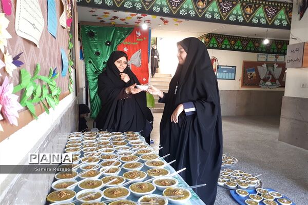 توزیع آش نذری به مناسبت شهادت حضرت رقیه (س)  در مدارس شیراز