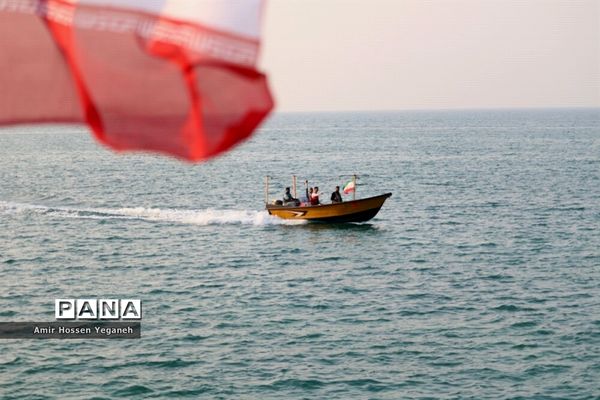 مانور نیروی دریایی جزیره کیش به مناسبت هفته ناجا در جزیره کیش