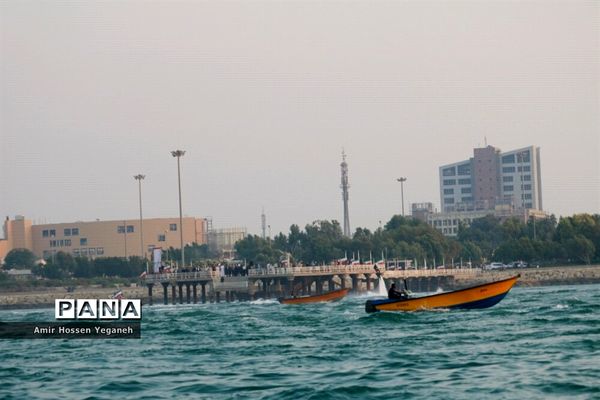 مانور نیروی دریایی جزیره کیش به مناسبت هفته ناجا در جزیره کیش