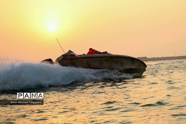 مانور نیروی دریایی جزیره کیش به مناسبت هفته ناجا در جزیره کیش