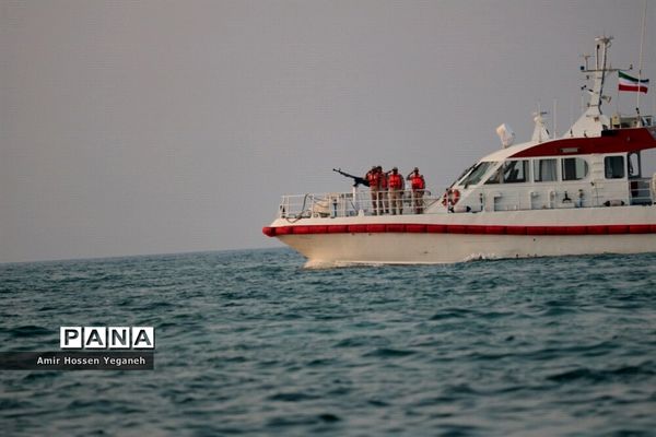 مانور نیروی دریایی جزیره کیش به مناسبت هفته ناجا در جزیره کیش