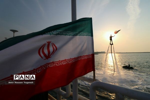 مانور نیروی دریایی جزیره کیش به مناسبت هفته ناجا در جزیره کیش