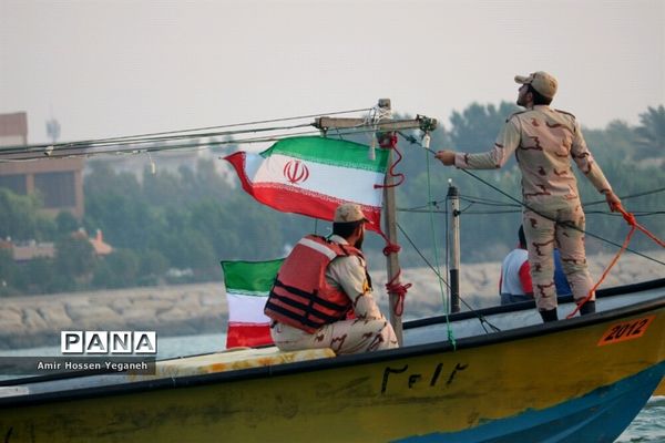 مانور نیروی دریایی جزیره کیش به مناسبت هفته ناجا در جزیره کیش