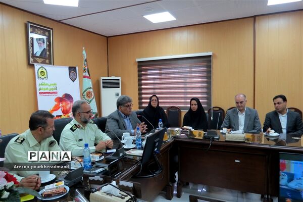 دیدار جمعی از مدال آوران و نخبگان مدارس  پسرانه تیزهوشان یزد با فرمانده نیروی انتظامی استان