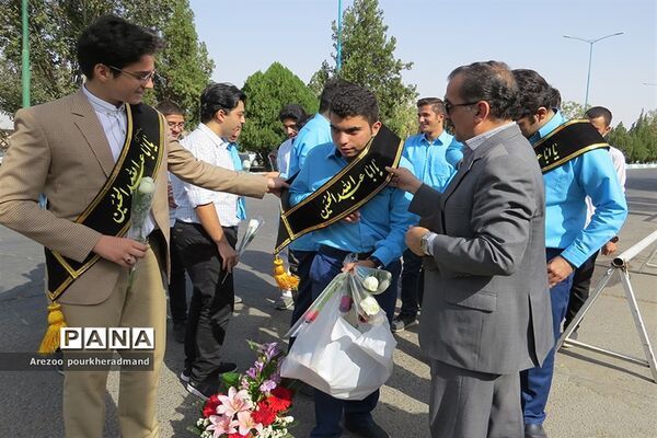 دیدار جمعی از مدال آوران و نخبگان مدارس  پسرانه تیزهوشان یزد با فرمانده نیروی انتظامی استان