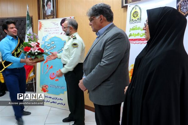 دیدار جمعی از مدال آوران و نخبگان مدارس  پسرانه تیزهوشان یزد با فرمانده نیروی انتظامی استان