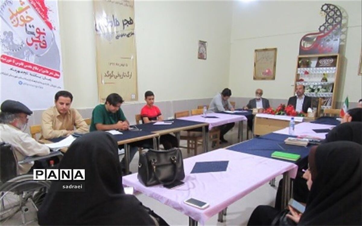 برگزاری انجمن ادبی فانوس درگلپایگان