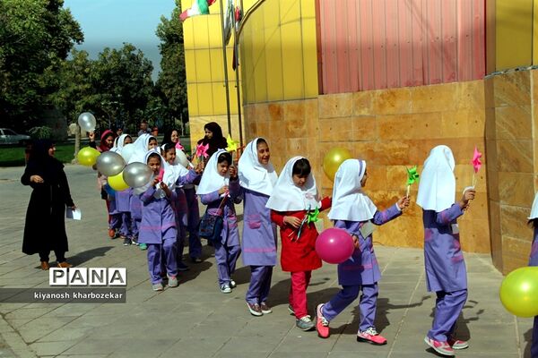 حضور دانش آموزان در کانون فکری ، کودکان و نوجوانان آذربایجان غربی «بمناسبت روز جهانی کودک»