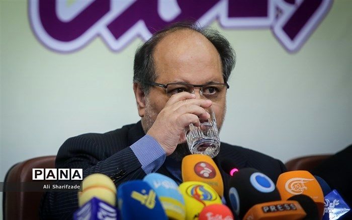 شریعتمداری به کمیسیون صنایع نرفت، استیضاح تقدیم هیات رئیسه شد