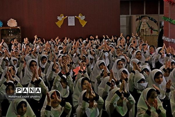 مراسم آغازین آموزش رسمی قرآن به دانش‌آموزان ابتدایی