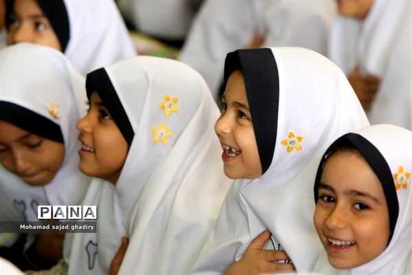 مراسم آغازین آموزش رسمی قرآن به دانش‌آموزان ابتدایی