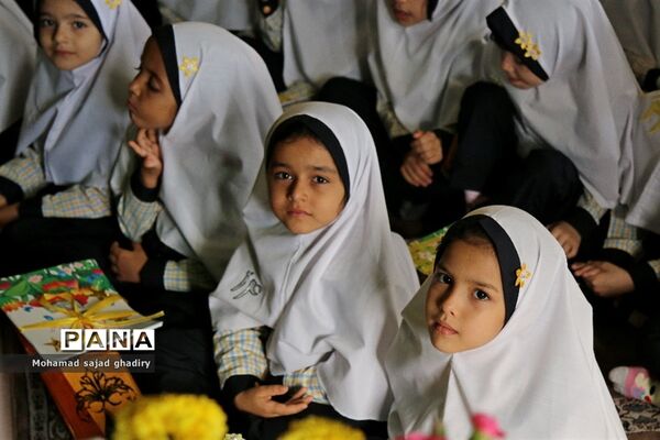 مراسم آغازین آموزش رسمی قرآن به دانش‌آموزان ابتدایی