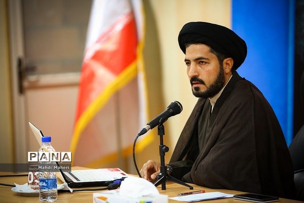 نشست آموزشی قلمرو دست‌یابی بشر به فضا از منظر قرآن و شریعت