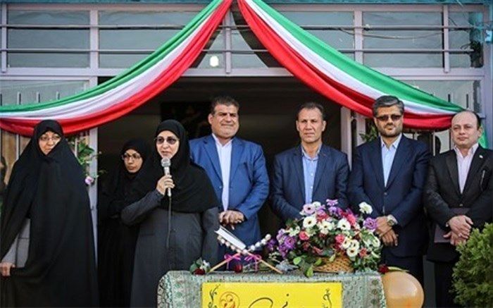 تجلیل معاون آموزش ابتدایی وزارت آموزش و پرورش از مدیر واحد آموزشی  مائده پاکدشت