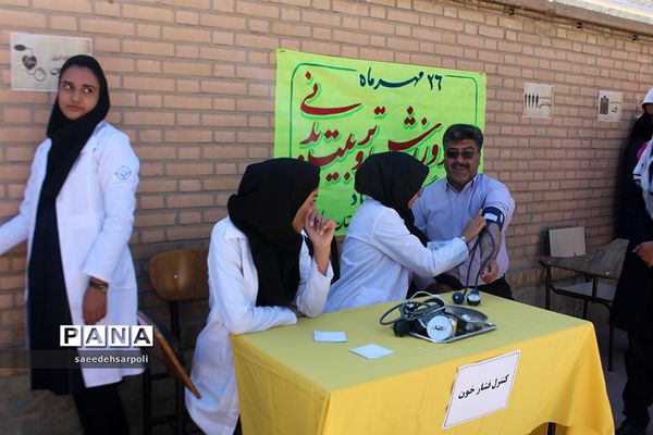 جشنواره غذای سالم در هنرستان رسالت بیرجند