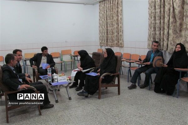 برگزاری کارگروه مشترک دبیرستان‌های پسرانه و دخترانه استعداد درخشان دکتر رمضانخانی و دکتر شاهی ناحیه یک یزد